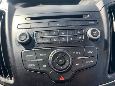 Used 2017 Ford Escape SE w/ SE Cold Weather Package AWD/4WD image 18