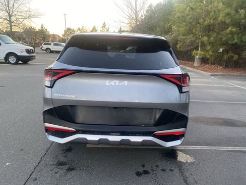Used 2023 Kia Sportage LX image 4