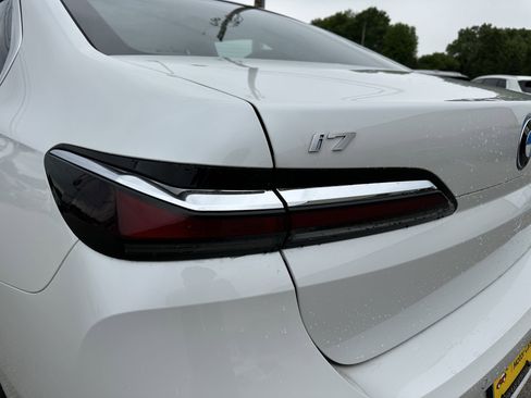 New 2025 BMW i7 xDrive60 image 24