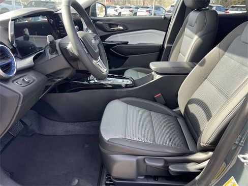 New 2026 Chevrolet Trax LT w/ Sunroof Package image 9