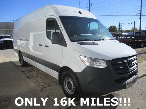 Used 2024 Mercedes-Benz Sprinter 2500 image 3