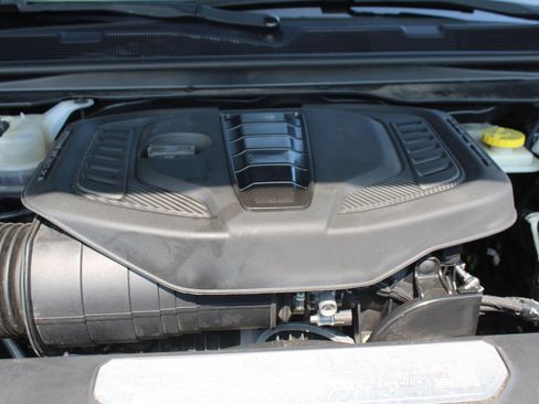 Used 2023 Jeep Wagoneer L Series III w/ Preferred Equipment Group image 29