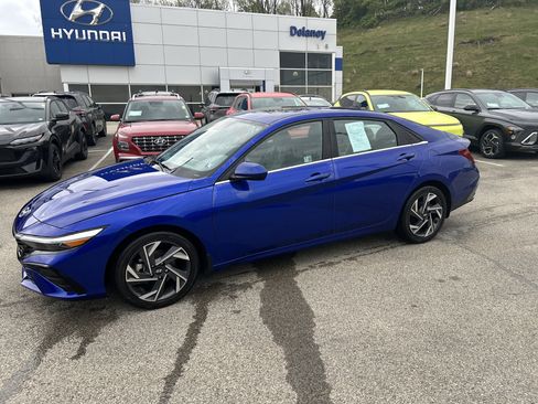 Used 2025 Hyundai Elantra SEL FWD image 21