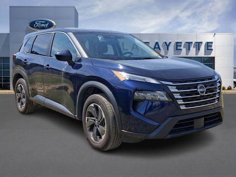 Used 2024 Nissan Rogue SV image 1