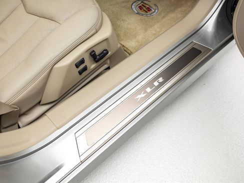 Used 2005 Cadillac XLR image 38