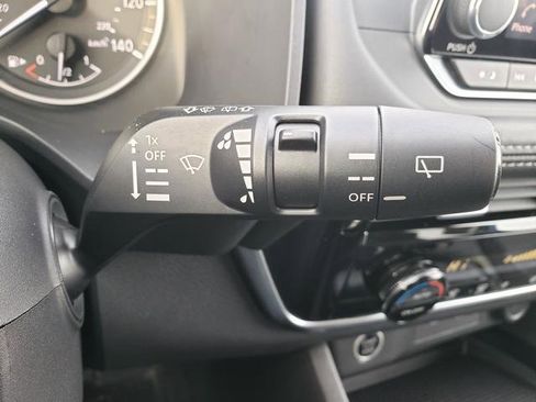 Used 2022 Nissan Rogue SV image 23