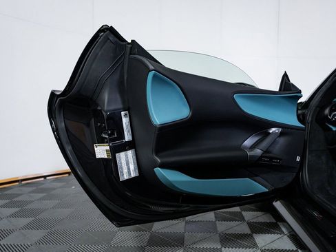 Used 2025 Ferrari SF90 Spider image 21