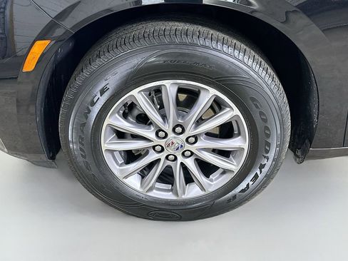 Used 2024 Buick Enclave Essence w/ Technology Package image 8