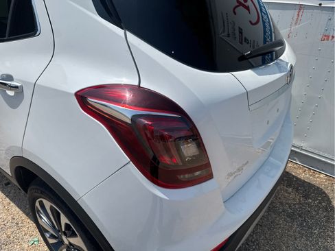 Used 2021 Buick Encore Preferred w/ Safety Package II FWD image 17