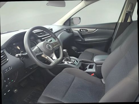 Used 2021 Nissan Rogue Sport S image 11