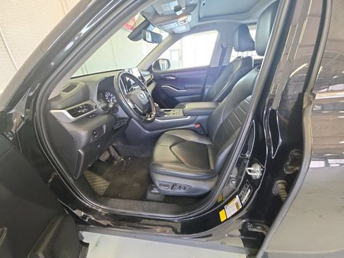 Used 2020 Toyota Highlander XLE AWD/4WD image 9