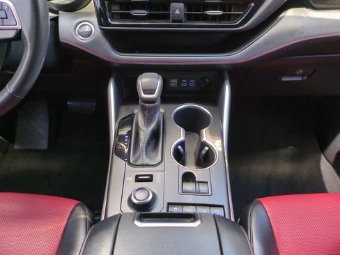 Used 2022 Toyota Highlander XSE AWD/4WD image 19