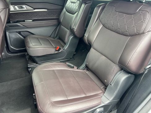 Used 2025 Ford Explorer Platinum w/ LUX Leather Package AWD/4WD image 15