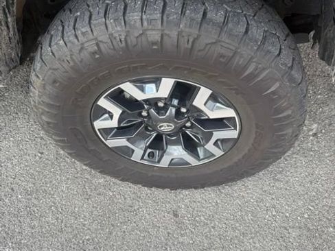 Used 2022 Toyota Tacoma TRD Off-Road AWD/4WD image 3
