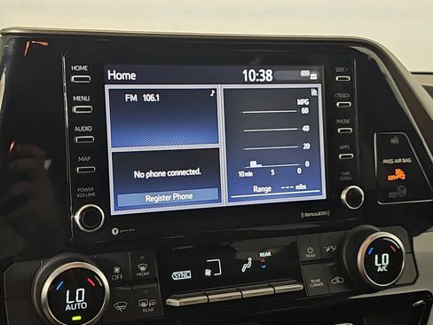 Used 2021 Toyota Highlander L FWD image 19