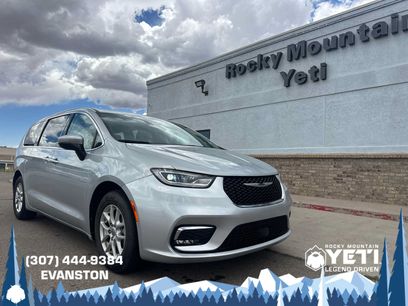 Used 2023 Chrysler Pacifica Touring-L