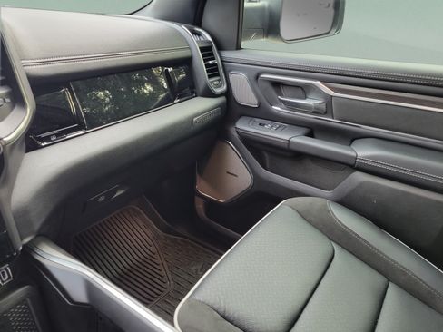 Used 2025 RAM 1500 Laramie AWD/4WD image 21