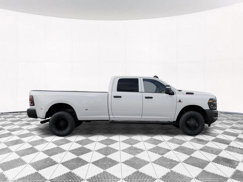 New 2026 RAM 3500 Tradesman AWD/4WD image 30