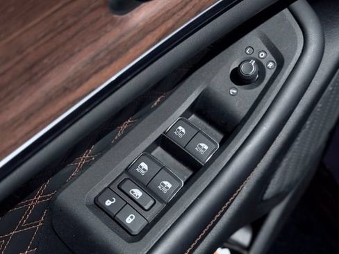 Certified 2025 Jeep Grand Cherokee Summit AWD/4WD image 16