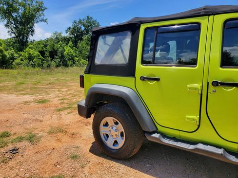 Used 2016 Jeep Wrangler Unlimited Sport w/ Connectivity Group AWD/4WD image 12
