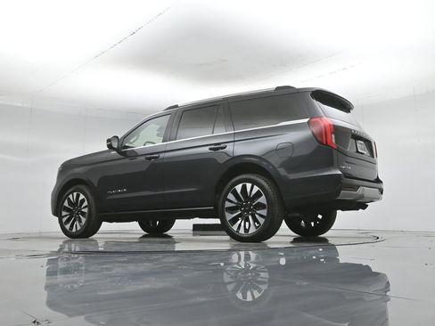 Used 2025 Ford Expedition Platinum w/ Driver's Package AWD/4WD image 57