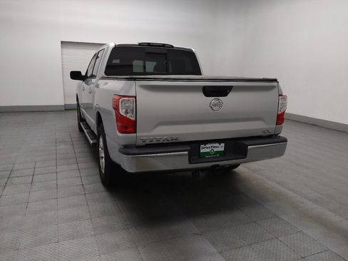 Used 2018 Nissan Titan SV RWD image 5
