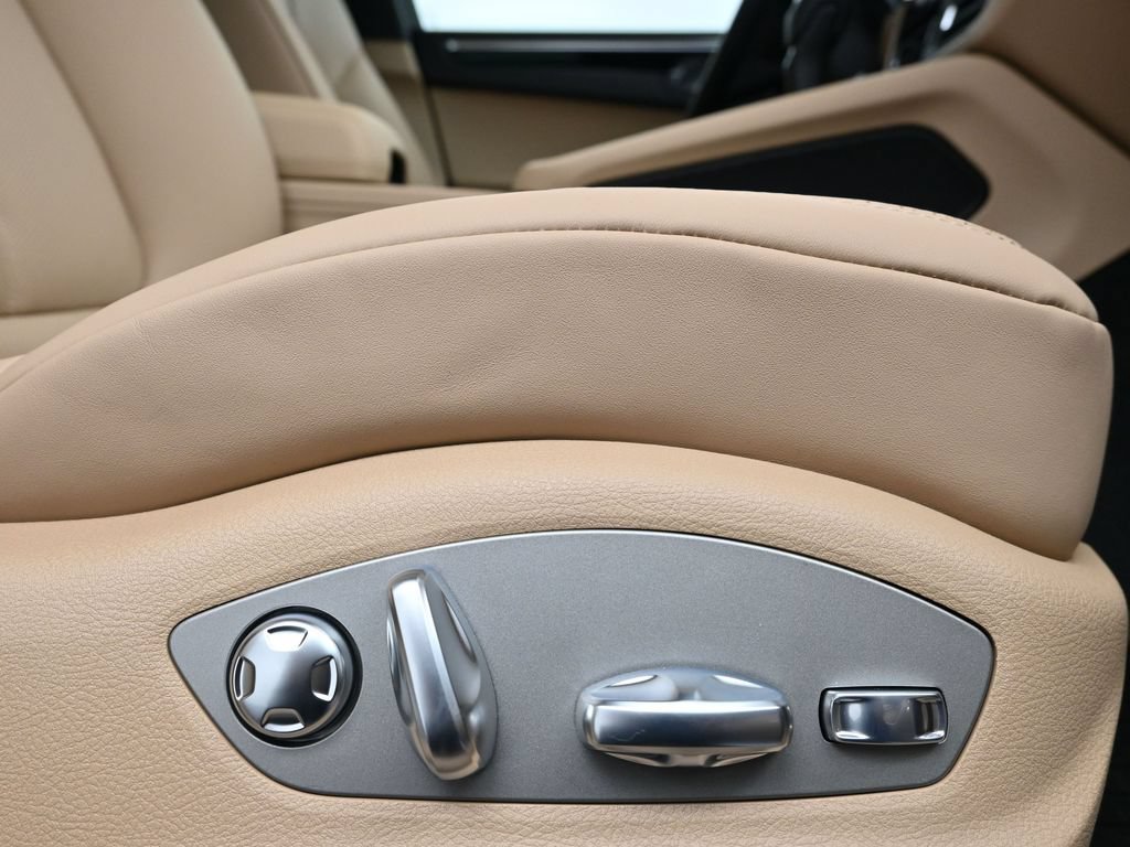 Used 2026 Porsche Macan AWD/4WD image 15