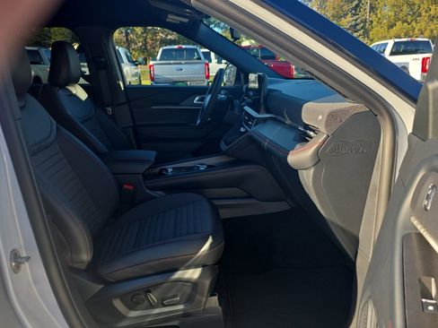 New 2026 Ford Explorer ST-Line w/ ST-Line Street Pack image 9