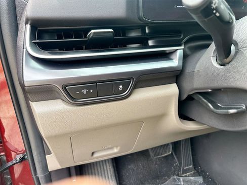 Used 2025 Kia Carnival FWD image 10