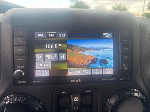 Used 2017 Jeep Wrangler Unlimited Sahara AWD/4WD image 12