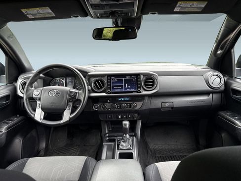 Used 2022 Toyota Tacoma TRD Off-Road image 18