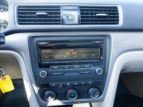 Used 2014 Volkswagen Passat 1.8T S image 26