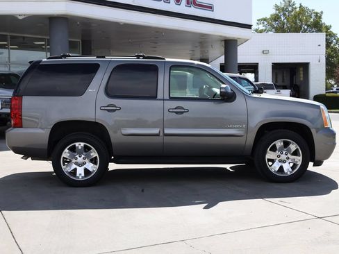 Used 2007 GMC Yukon SLT w/ SLT Preferred Equipment Group AWD/4WD image 7