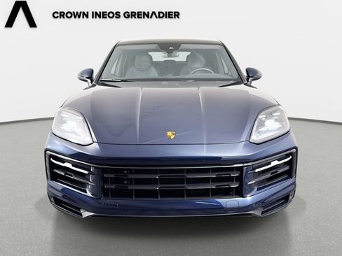 Used 2024 Porsche Cayenne Coupe image 2