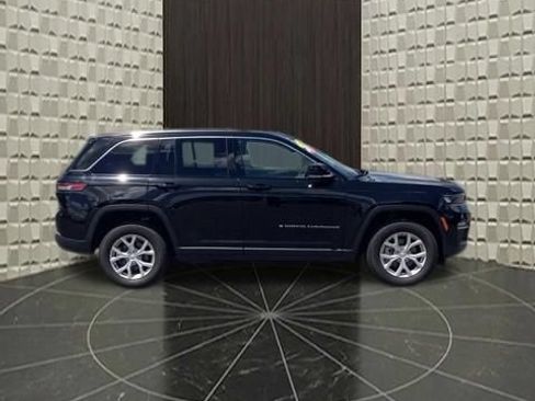 Certified 2023 Jeep Grand Cherokee Limited AWD/4WD image 3