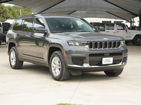 Used 2025 Jeep Grand Cherokee L Laredo RWD image 7