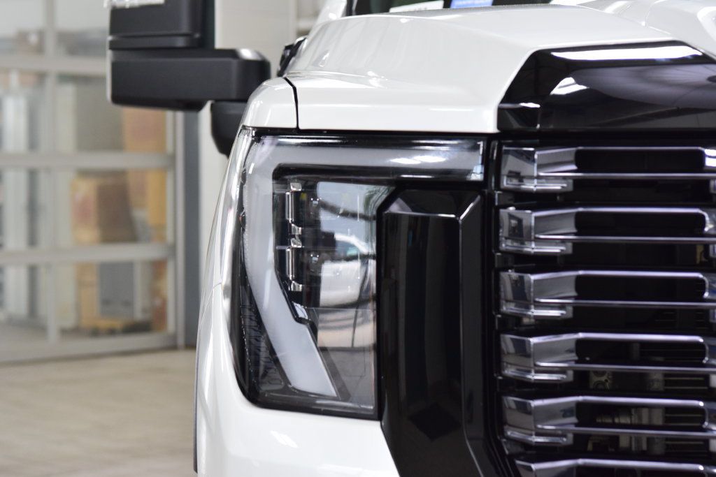 Used 2025 GMC Sierra 2500 Denali Ultimate AWD/4WD image 11