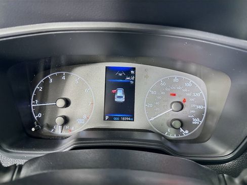 Used 2024 Toyota Corolla Cross LE image 18