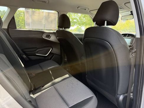 Used 2025 Kia Soul LX w/ LX Technology Package FWD image 24