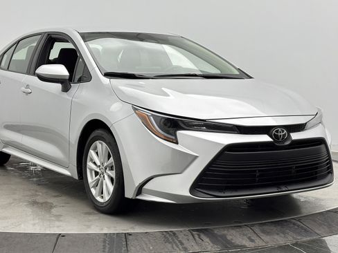 Used 2024 Toyota Corolla LE w/ LE Convenience Package image 3