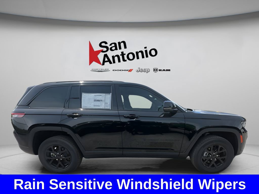 New 2025 Jeep Grand Cherokee Altitude RWD image 17