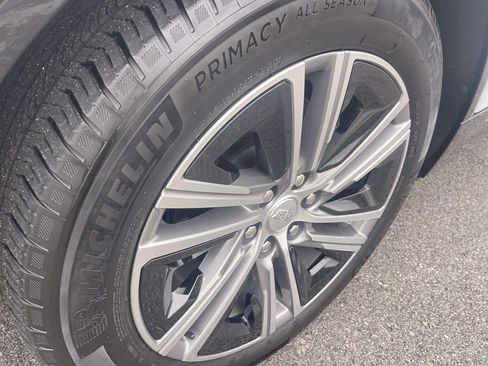 Certified 2024 Cadillac Lyriq Luxury AWD/4WD image 10