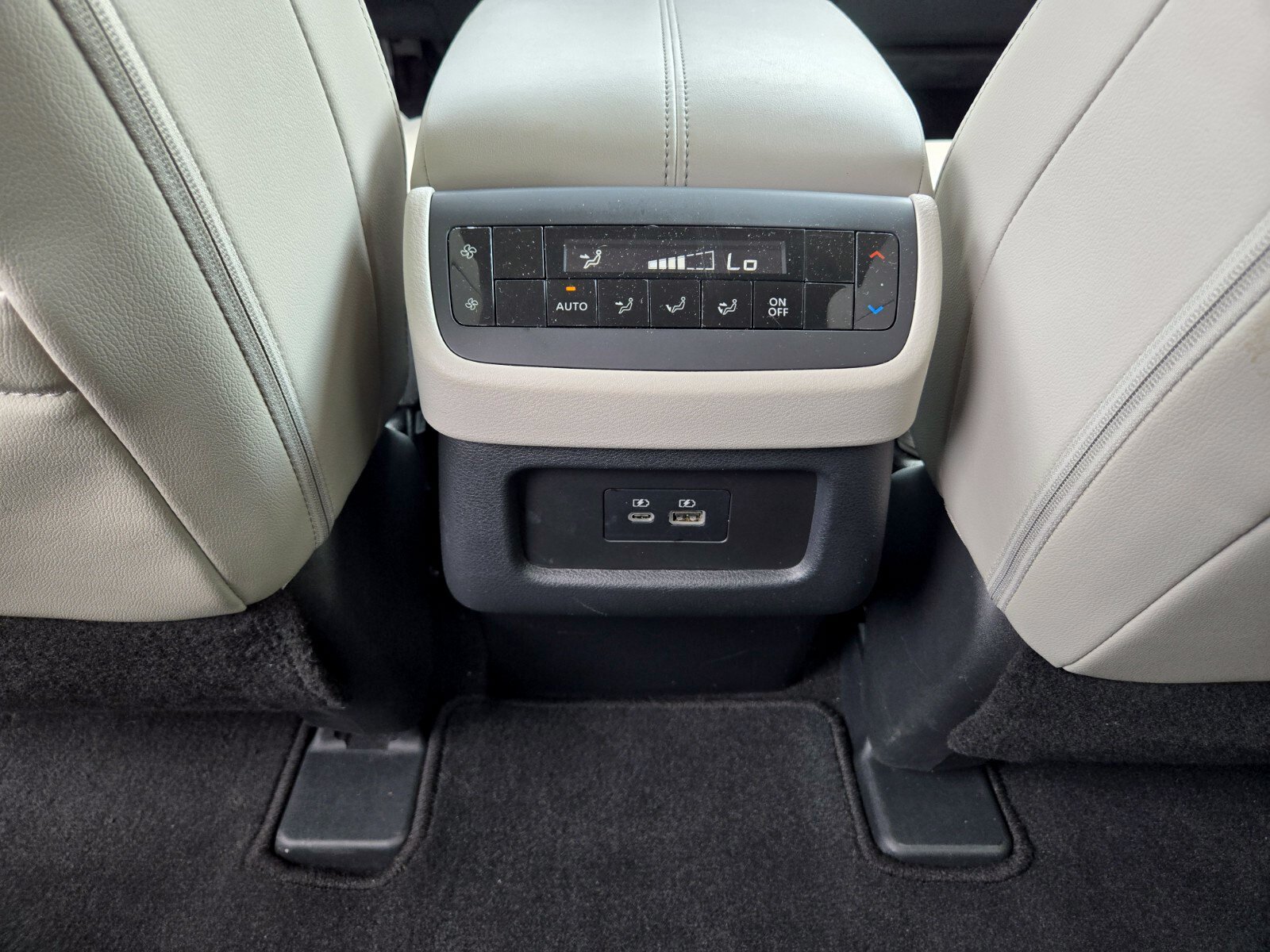 Used 2025 Nissan Pathfinder SL AWD/4WD image 14