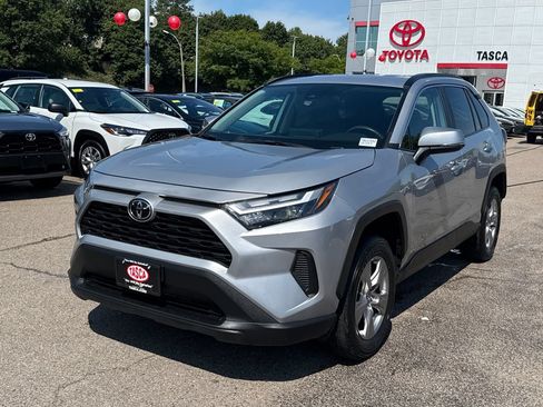 Used 2025 Toyota RAV4 XLE AWD/4WD image 3