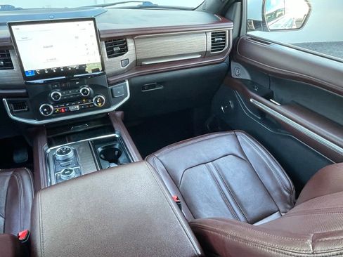 Used 2024 Ford Expedition Limited image 10