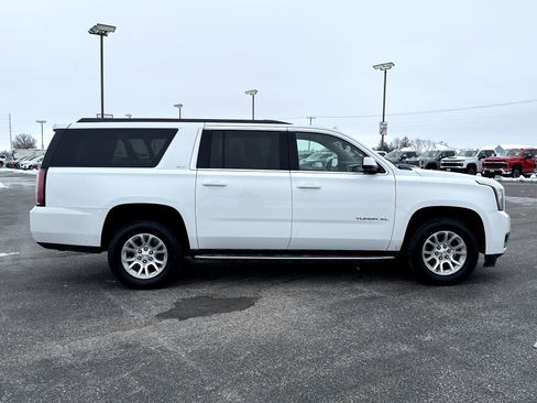 Used 2019 GMC Yukon XL SLT image 2