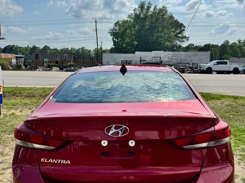 Used 2017 Hyundai Elantra SE FWD image 8
