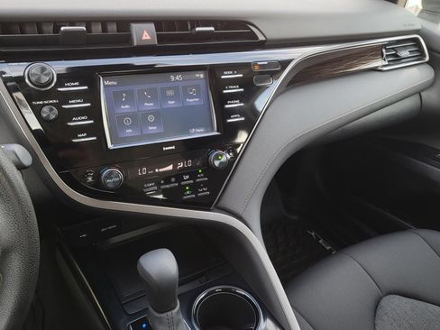 Used 2020 Toyota Camry LE FWD image 19