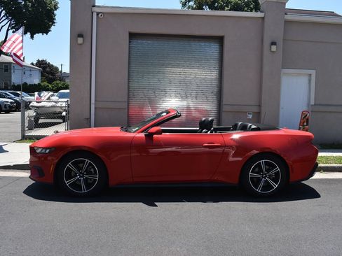 Used 2024 Ford Mustang Convertible RWD image 8