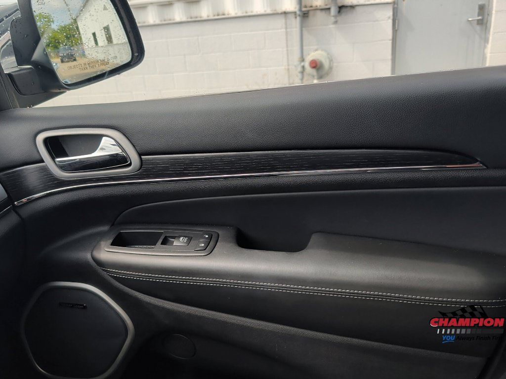 Used 2021 Jeep Grand Cherokee Summit AWD/4WD image 24